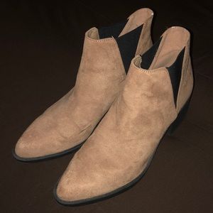 Point toed boots